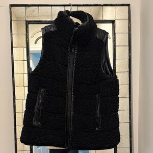 NWOT Tuckernuck Black Sherpa Vest